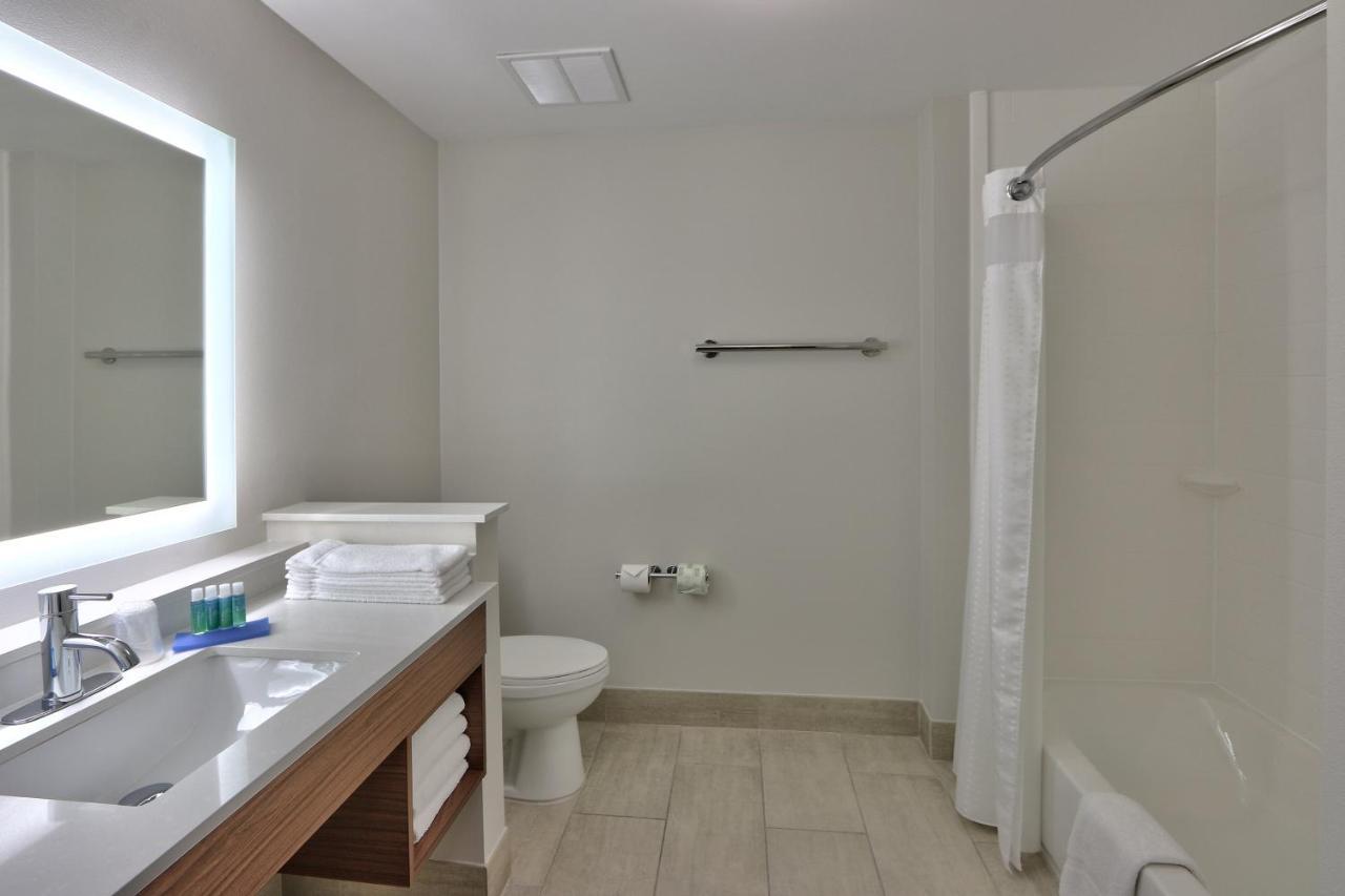 Holiday Inn Express & Suites - Houston East - Beltway 8 By Ihg Cloverleaf Eksteriør billede
