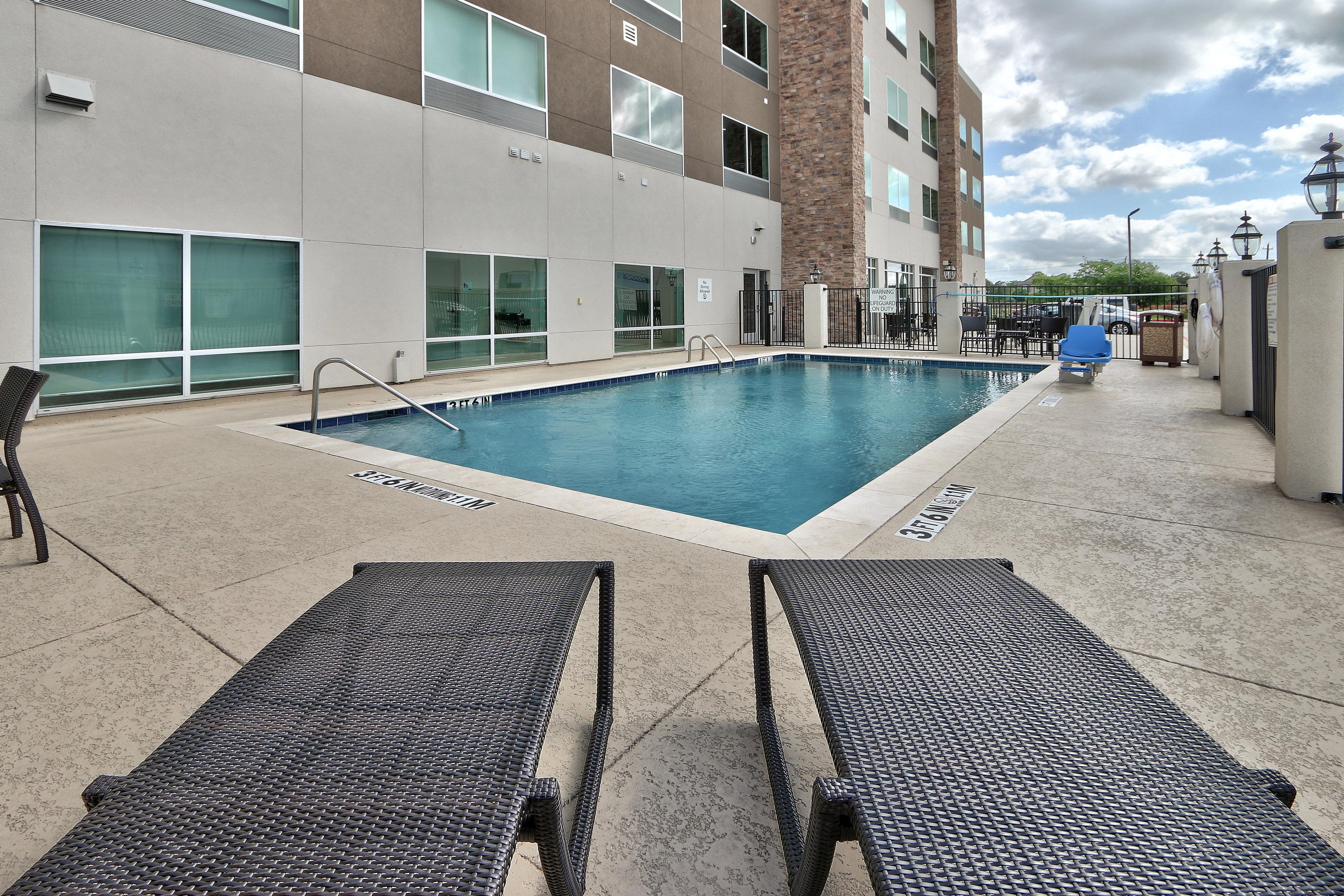 Holiday Inn Express & Suites - Houston East - Beltway 8 By Ihg Cloverleaf Eksteriør billede