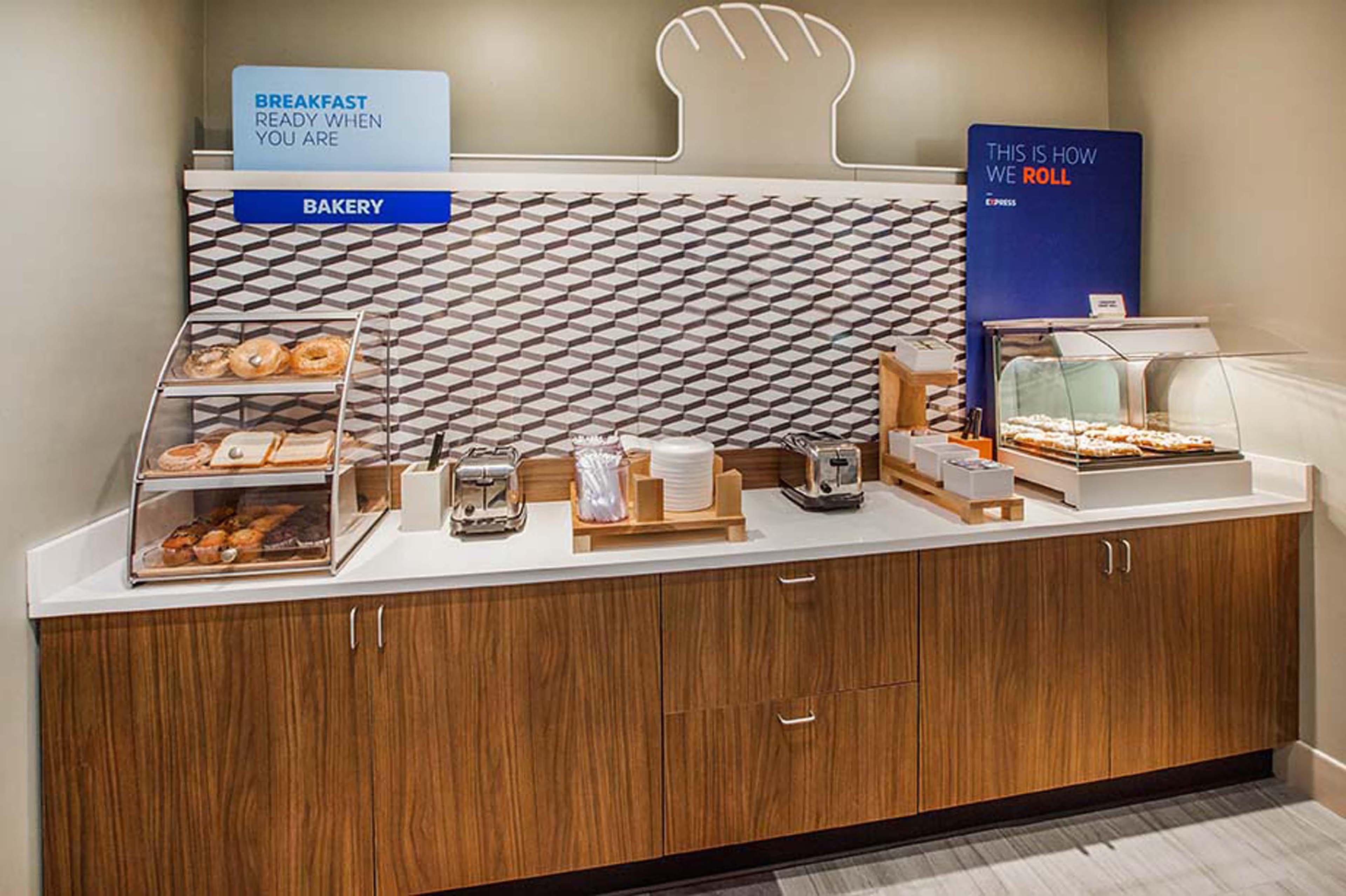 Holiday Inn Express & Suites - Houston East - Beltway 8 By Ihg Cloverleaf Eksteriør billede